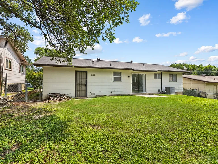 4518 Clear Spring Dr — Photo 23