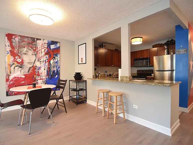 E Huron St — Photo 22