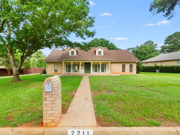 2211 Melissa Dr, Palestine, TX 75803