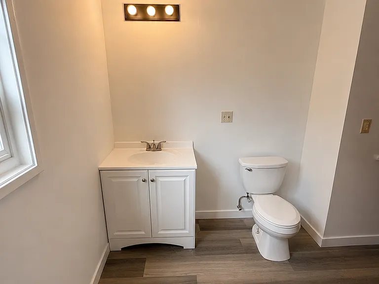 220 N D St — Photo 5