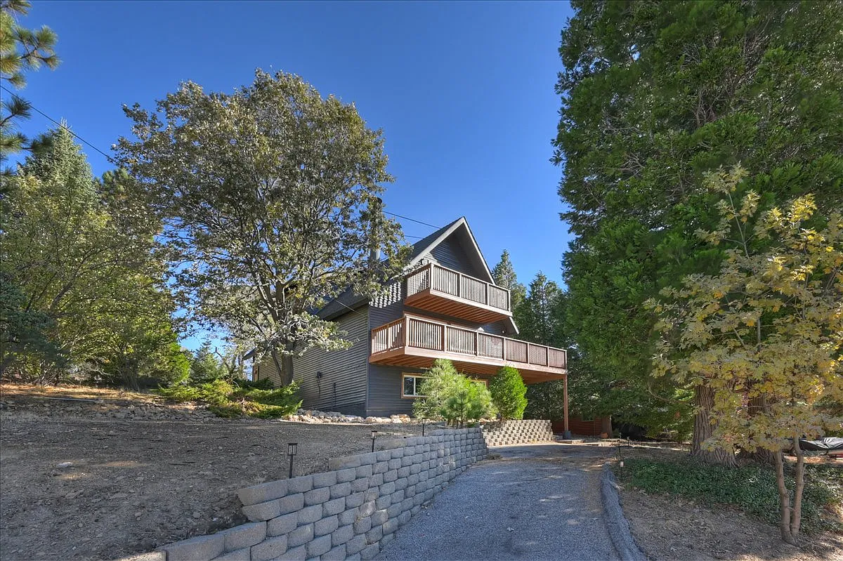 Matterhorn Dr, Lake Arrowhead — Photo 3