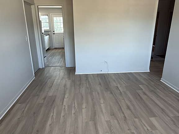 5th image of 2000-2006 Woodbridge Ave #2000-B