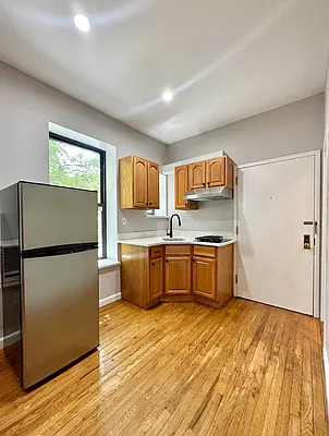 Rented by Waverly Realty Associates | media 3