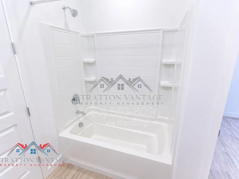 2304 E Kelly Dr — Photo 21