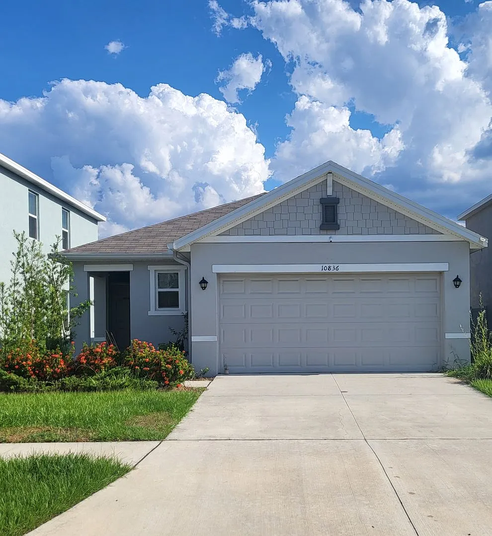 3 Bedroom / 2.5 Bath Home with a Fully Fenced Yard and Screened Lanai Located within the Waverly ... — Photo 1