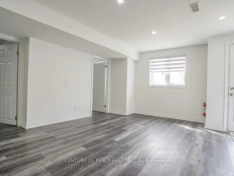 1040 Foxtail Cres #BASEMENT — Photo 11