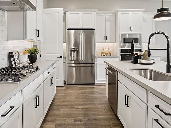 Estates at Frontera - Plan 4504 - Kitchen Space - Model Photography