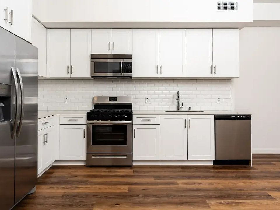 1st image of 832 S Mariposa Ave #706F