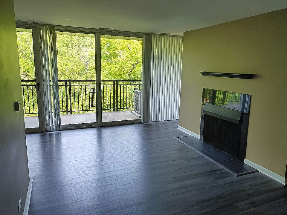 Living Rm, Fireplace Balcony