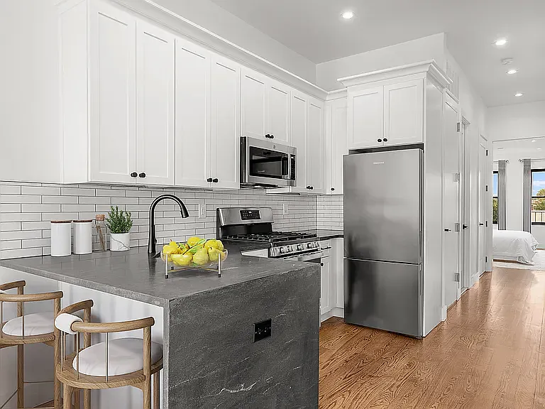 62 Newel St #3R — Photo 4