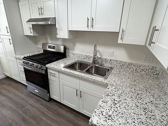 3rd image of 850 N Marengo Ave APT 2