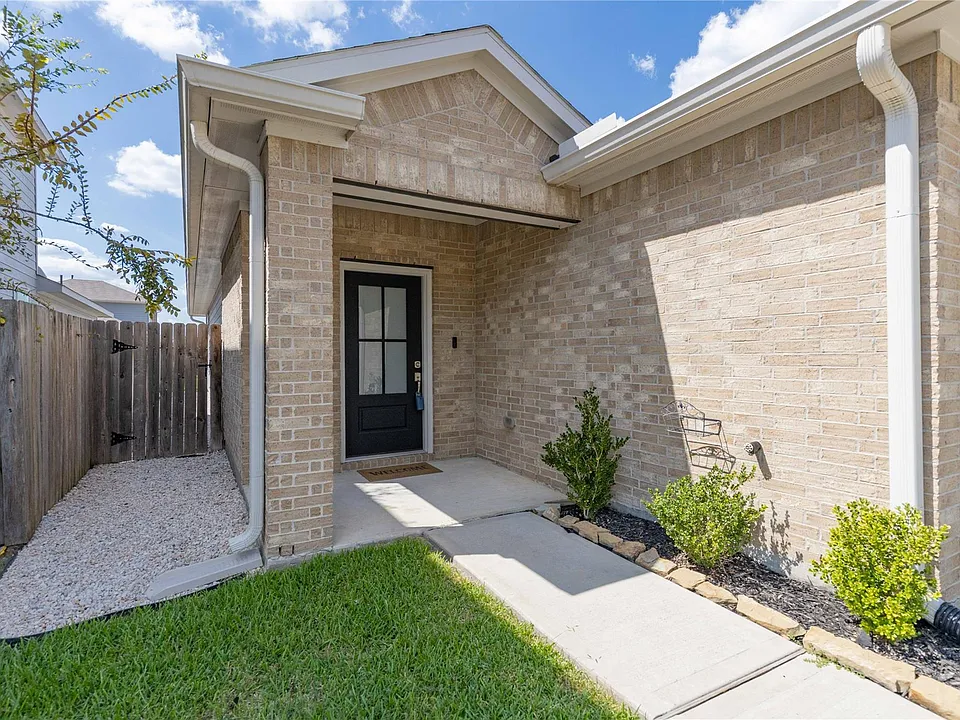 24751 Russet Bluff Trl