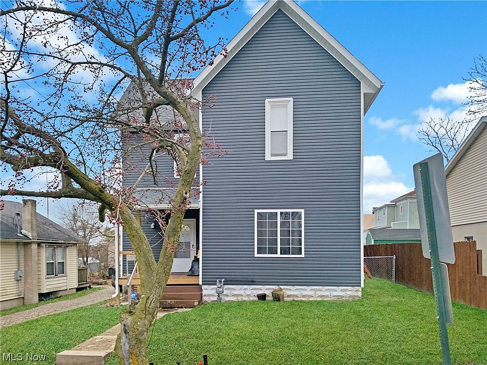 1st image of 11 E 9th St