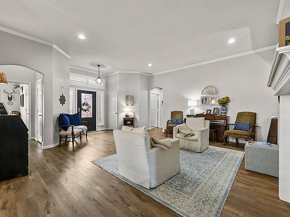 5th image of 1801 Birchbrook Dr