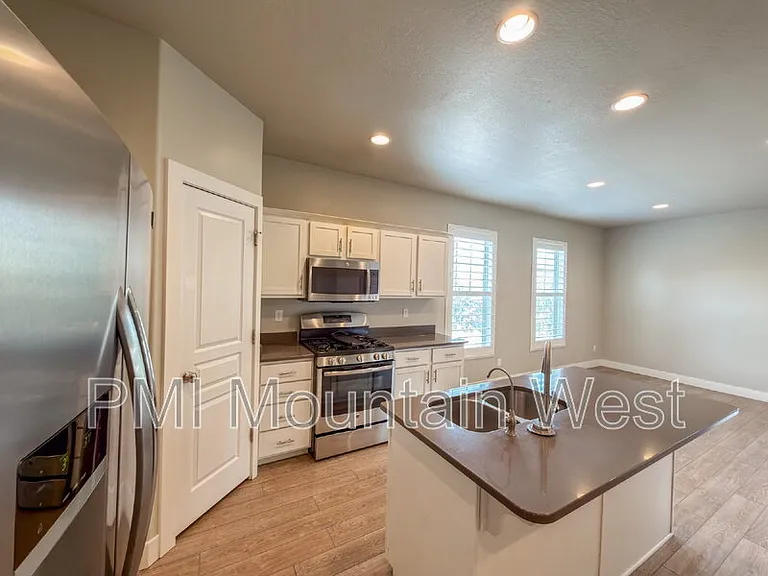 1424 S Mountain View Ct — Photo 10