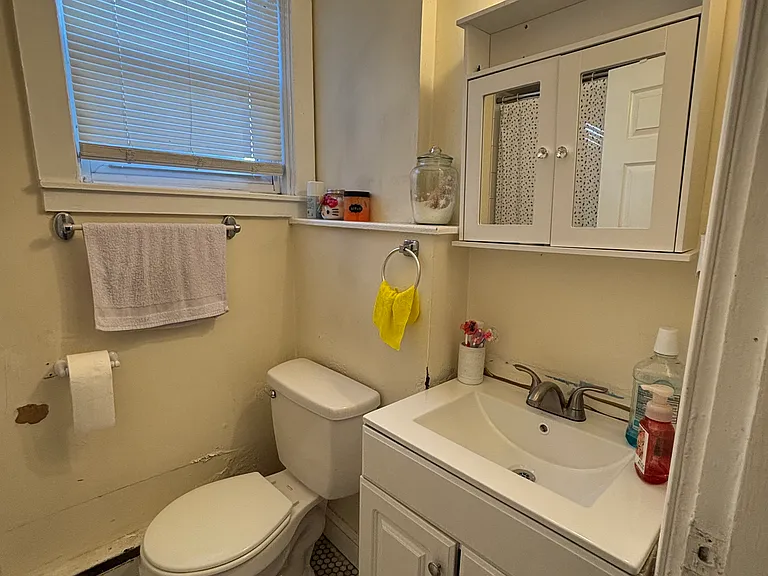 398 Bennington St #2 — Photo 8