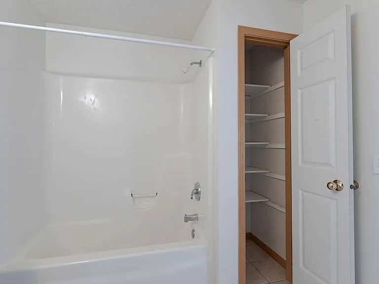 Park Ridge Apartments — Photo 59