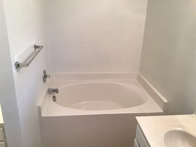 323 Aberdeen Cir — Photo 16