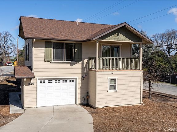 3rd image of 215 Old County Rd