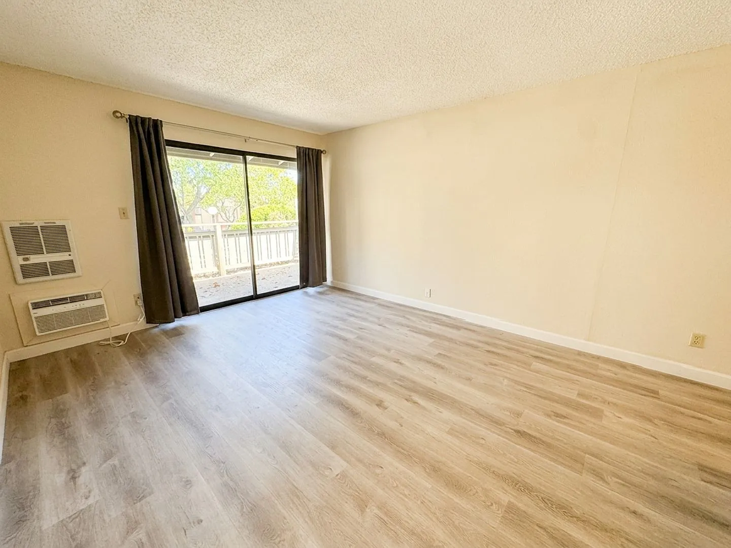 1 bedroom end unit with no upper or lower neighbors! — Photo 4