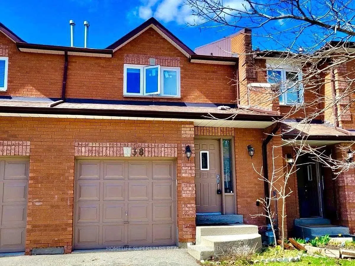 Photo 1 of 30 - 550 Steddick Ct #38 - Mississauga, ON Primary Photo - 550 Steddick Ct #38