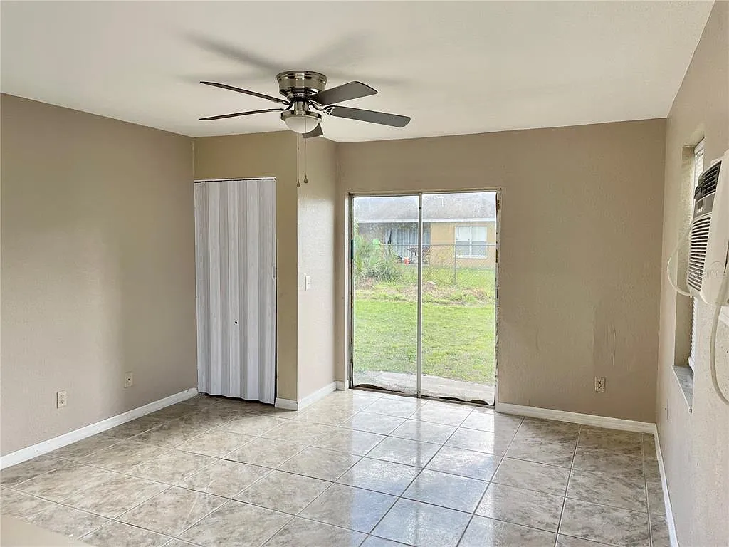 Studio, 326 sqft, $950 — Photo 2