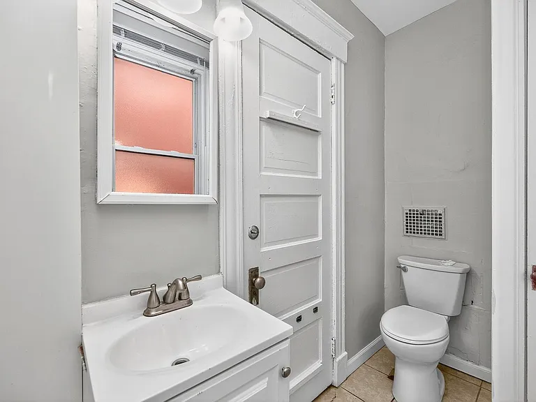 2359 Stratford Ave — Photo 7