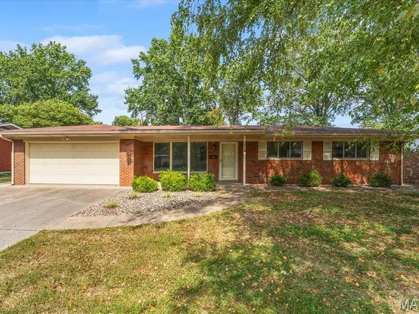 54 Bedford Dr, Belleville, IL 62226