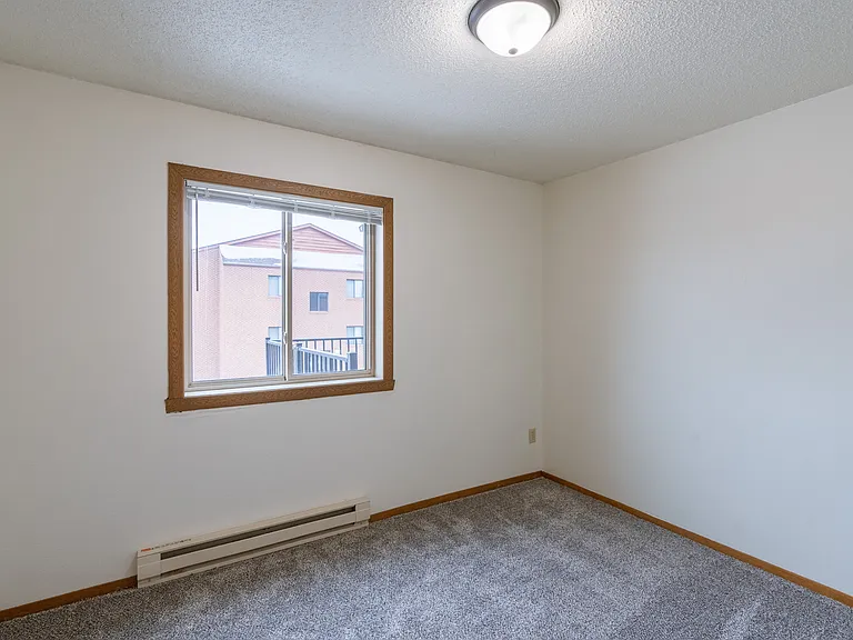Fargo, ND Crescent Park Apartments | Bedroom