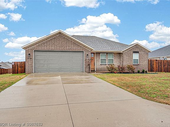 3rd image of 1018 Lavender Rd