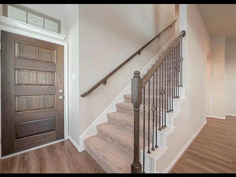8700 Laurel Crest Dr — Photo 4