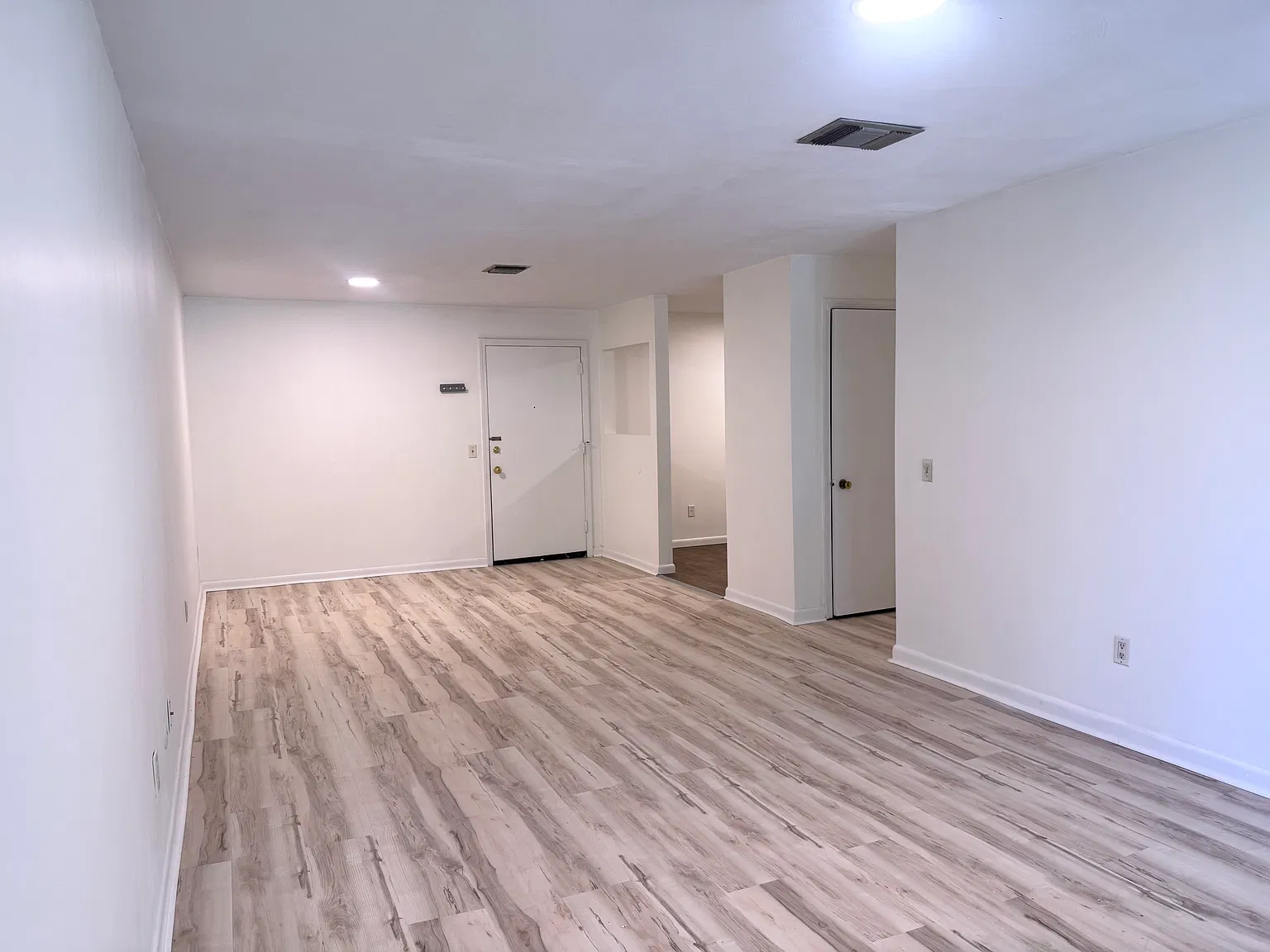 2 bed, 996 sqft, $1,800 — Photo 4
