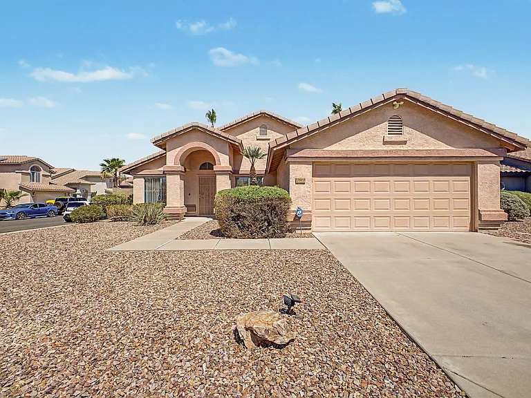17807 N Juneberry Dr — Photo 1