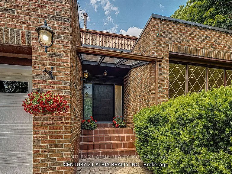 18 Hester Ct — Photo 2