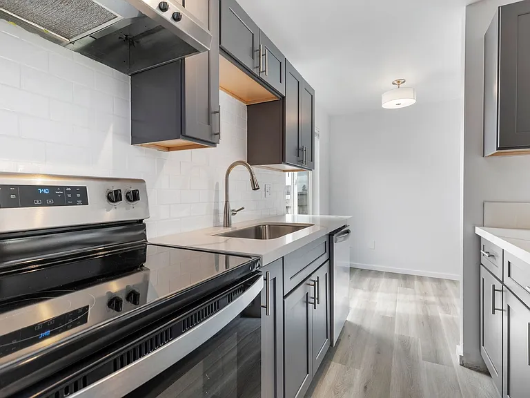 The Hallmark Apartments — Photo 32