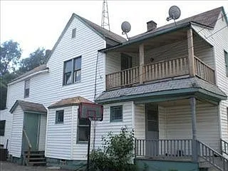 7605 Brinsmade Ave photo 1