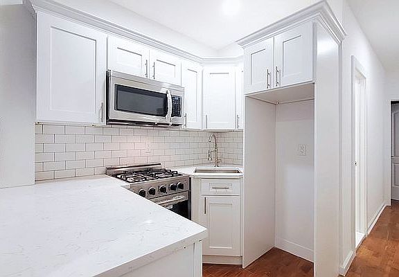 2nd image of 215 W 16th St #3W