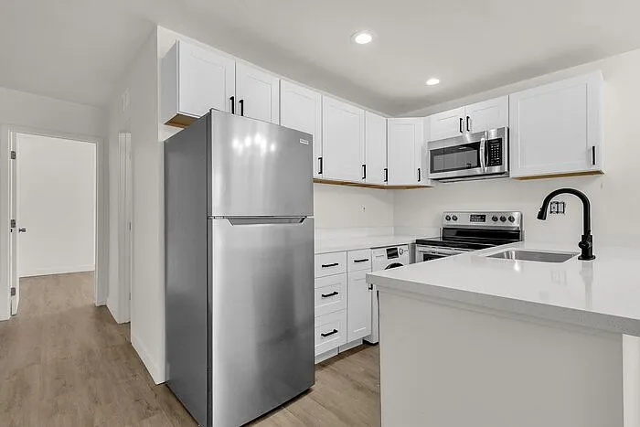 325 N 17th Dr #B — Photo 7