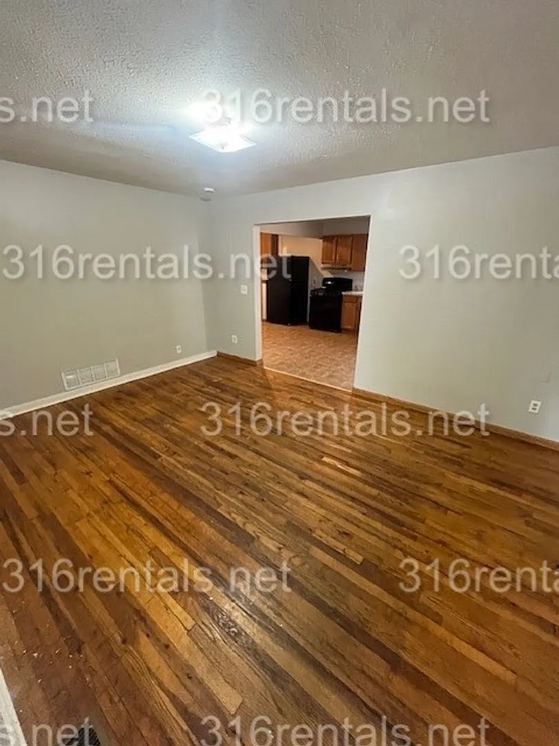 $999 - **Coming Soon** 3 Bedroom / 1.5 Bathroom - Single Family Home — Photo 1