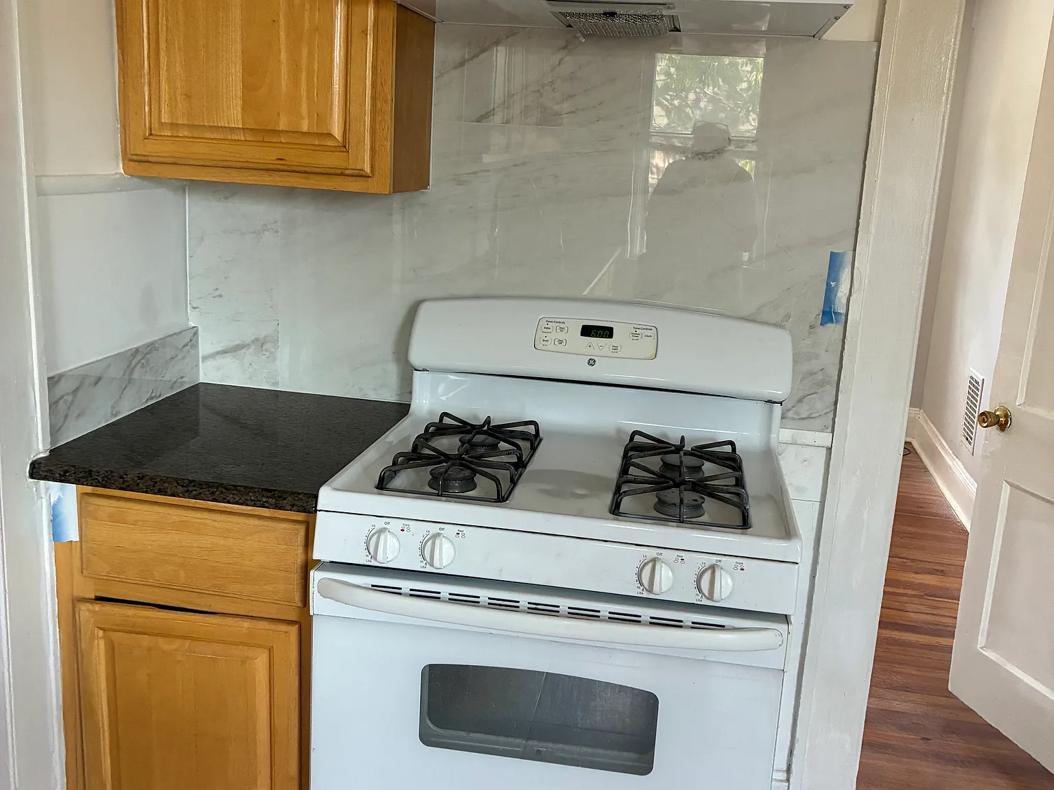 3 bed, 950 sqft, $2,200 — Photo 2