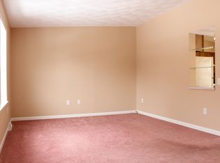 2 Hillcrest Dr, Uncasville, CT 06382