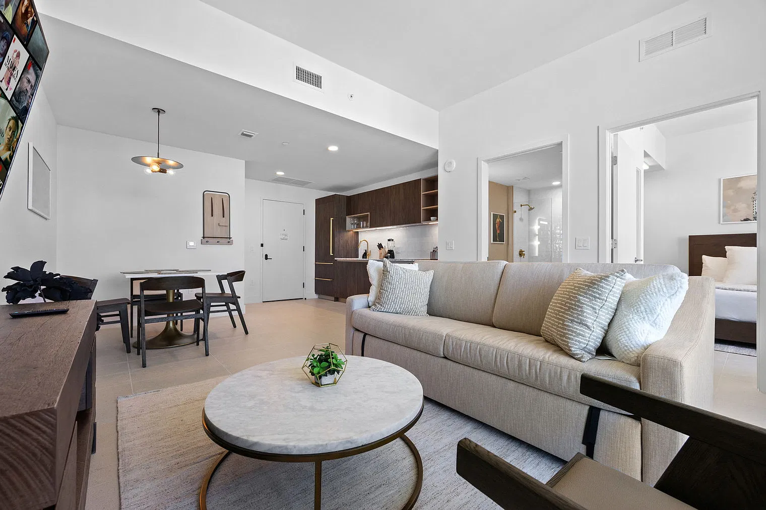1 bed, 1.0 bath, 592 sqft, $6,264 — Photo 3