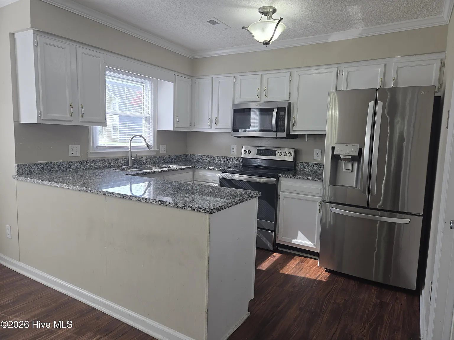 2 bed, 2.0 bath, 1255 sqft, $1,300 — Photo 1