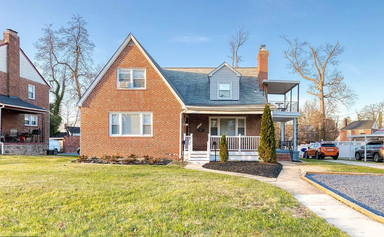 3 bed, $1,900 — Photo 2