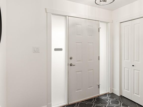 5th image of 595 Sarum Rise Way