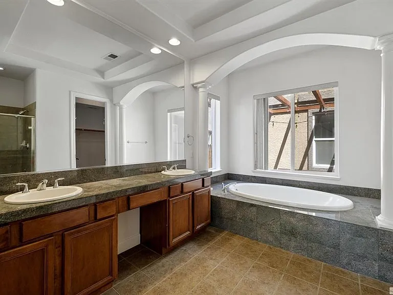 10785 Serratina Dr — Photo 11