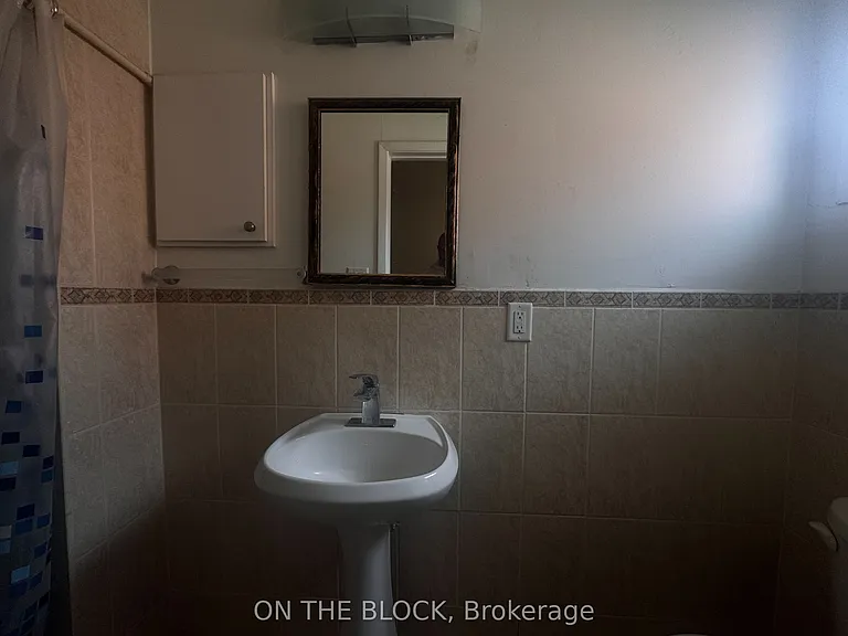 33 Harrington Cres — Photo 13