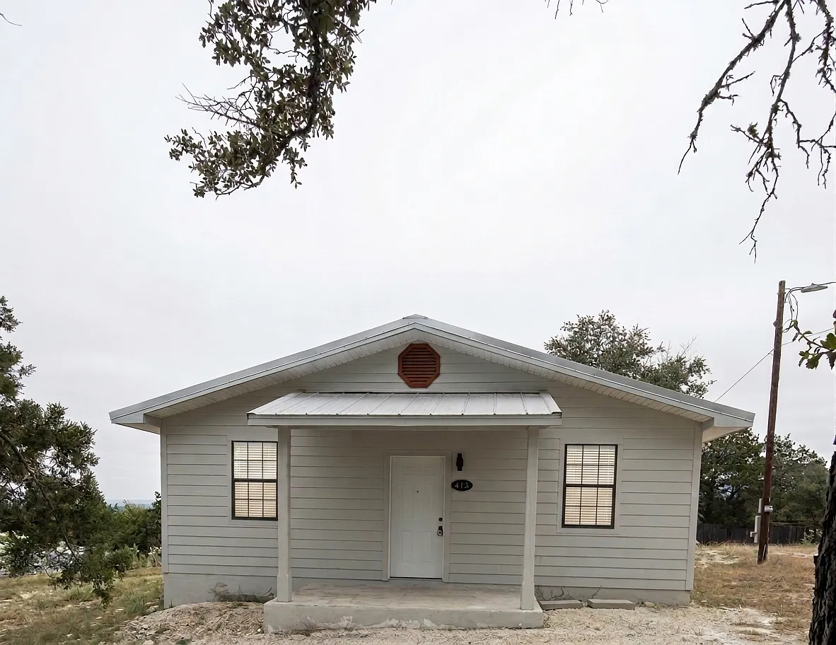 2 bed, 900 sqft, $1,050 — Photo 1