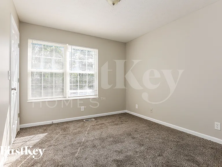 8218 Melrose Ln — Photo 12