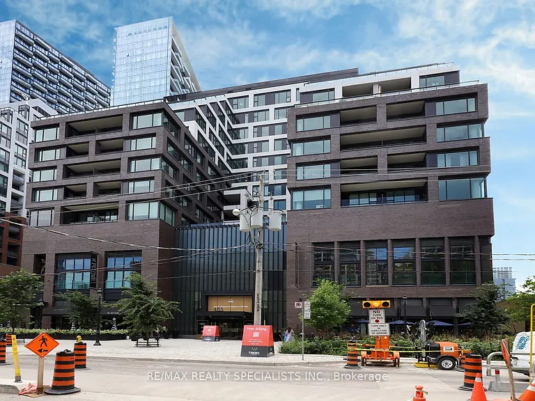455 Wellington St W #704 — Photo 4